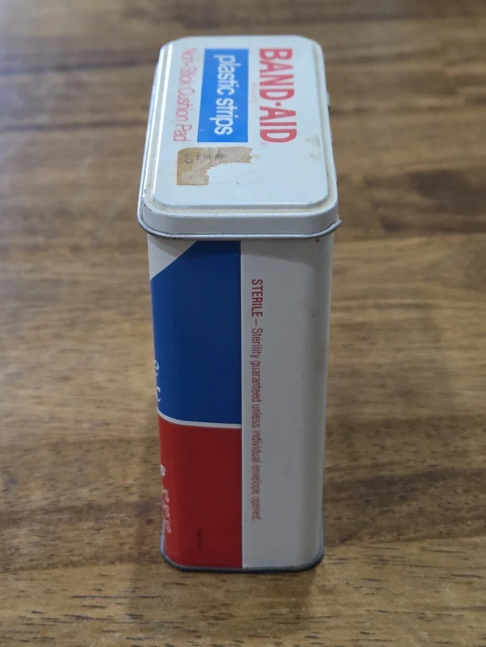Vinrage Johnson & Johnson Band-Aid Plastic Strips Value Pack Metal Container